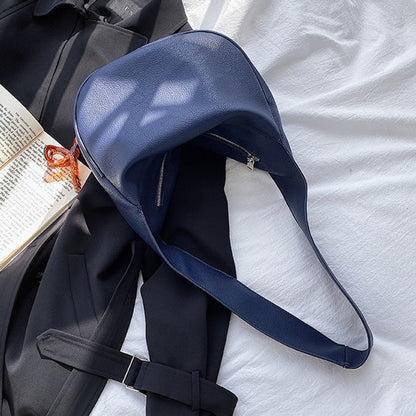 IELGY Large capacity Korean version Simple Retro Tote Fashion Trendy Black Woman's bag One shoulder