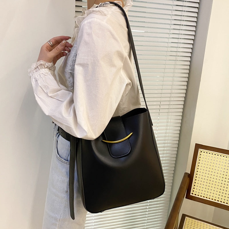 IELGY Spot Korean version of the large-capacity shoulder bag