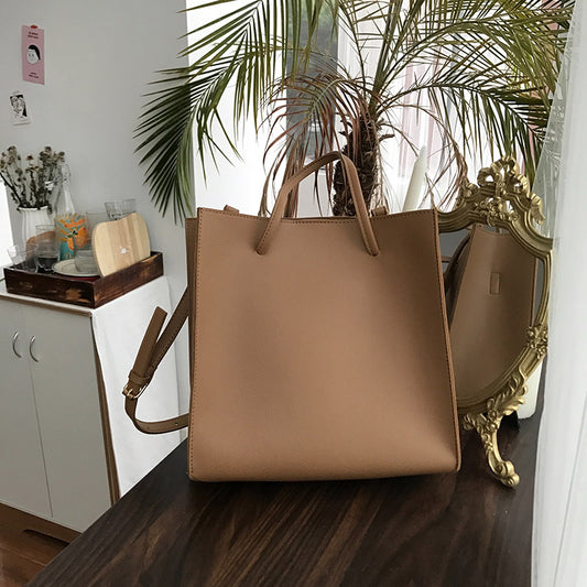 IELGY One shoulder Crossbody Large capacity Simple Black Fashion Retro Women's bag Portable