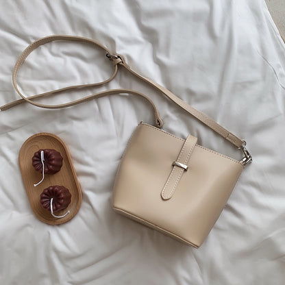 IELGY Retro bucket female bag simple small fresh casual slung fashion shoulder bag female