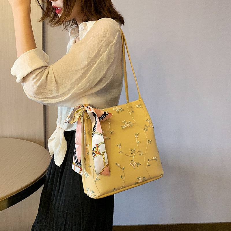 IELGY Chain bucket bag lace embroidery bag handbags national wind single shoulder slung casual