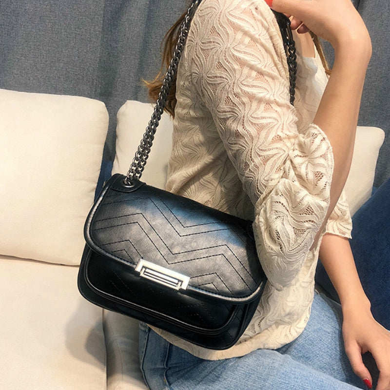 IELGY Fashion retro women's bag diamond chain bag shoulder Messenger bag