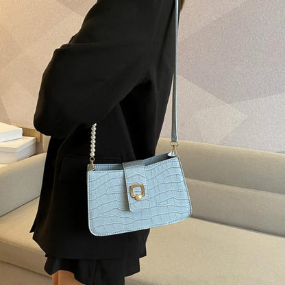 IELGY is fresh and popular, one-shoulder messenger ins fashion