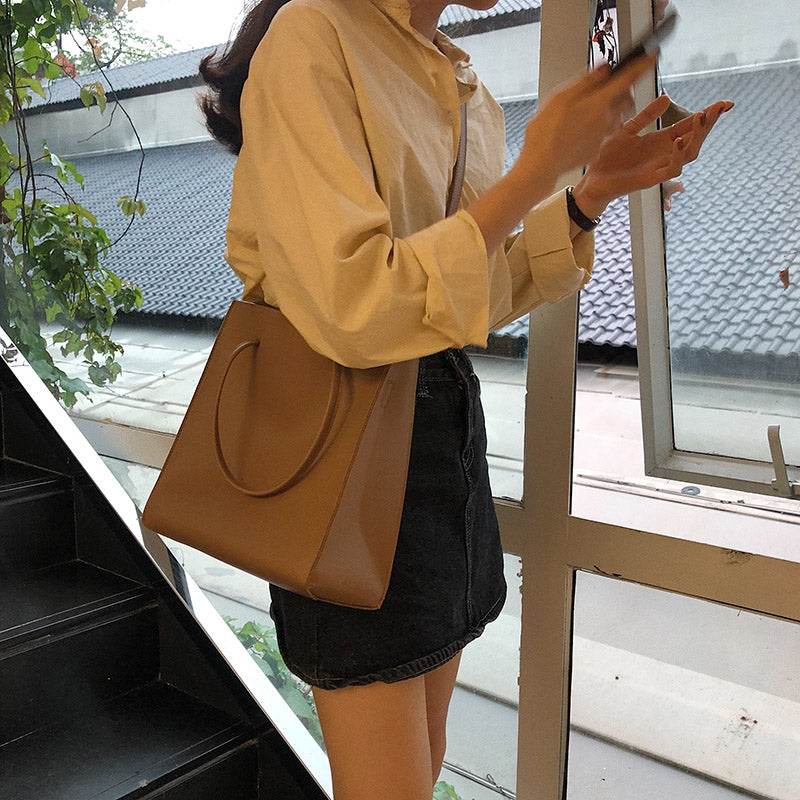 IELGY One shoulder Crossbody Large capacity Simple Black Fashion Retro Women's bag Portable