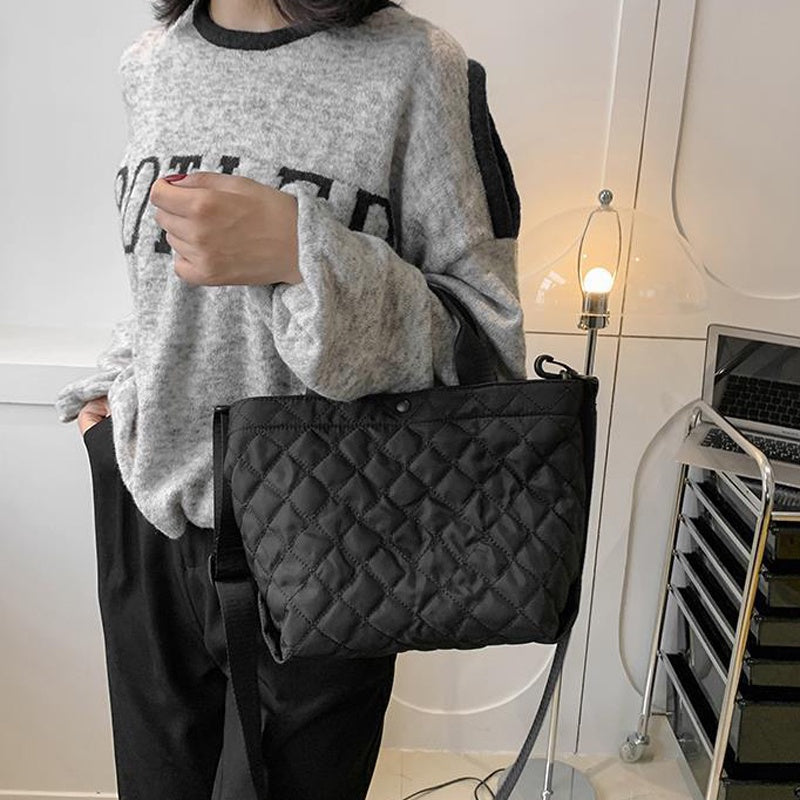 IELGY Lingge embroidery thread niche design all-match messenger portable bucket bag women