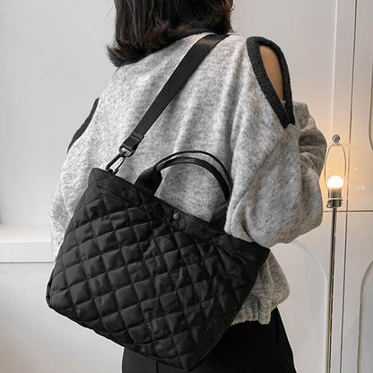 IELGY Lingge embroidery thread niche design all-match messenger portable bucket bag women