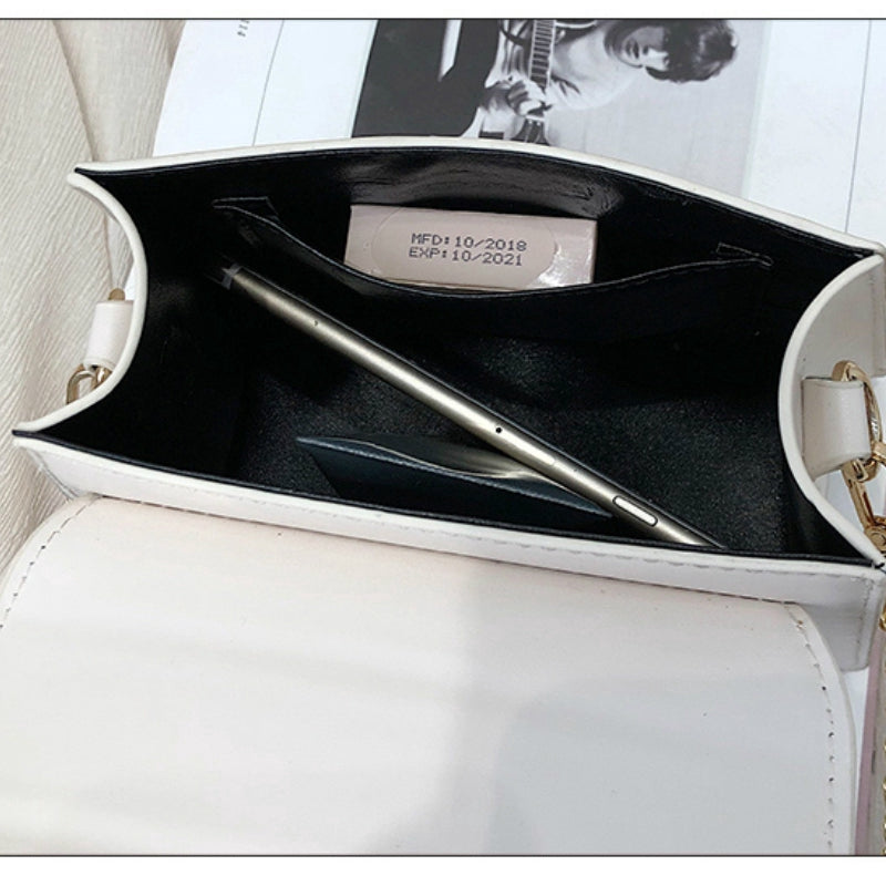 IELGY One-shoulder messenger women bag retro fashion comfortable portable chain small square