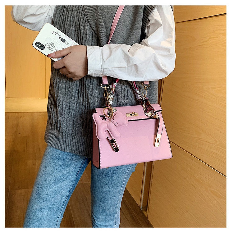 IELGY Large capacity portable shoulder messenger bag fashion trend Kelly bag