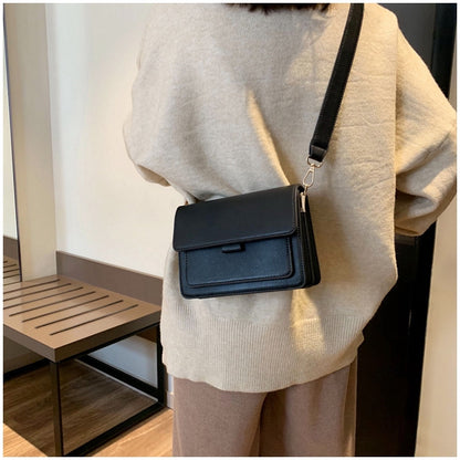 IELGY  Small square bag Messenger bag female simple retro bag senior sense of the wind and wind