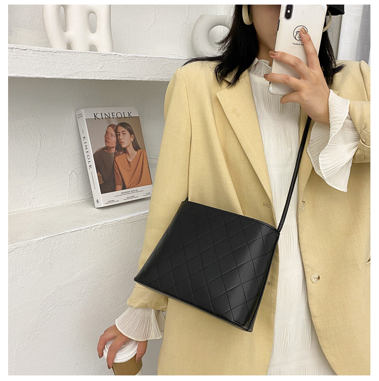IELGY Women's bag solid color Retro All-matching one shoulder underarm bag rhombus popular fashion crossbody