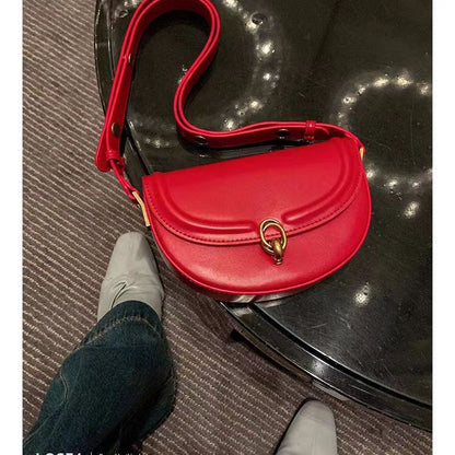 IELGY Korean style all-match lock buckle diagonal saddle bag women