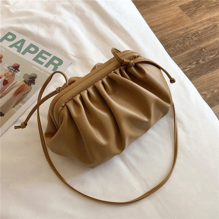 IELGY One-shoulder female bag dumplings Messenger bag pleated bag hand bag small bag female
