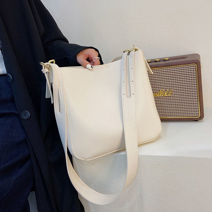IELGY comfortable and adjustable pure color simple and fashionable high-end messenger bag