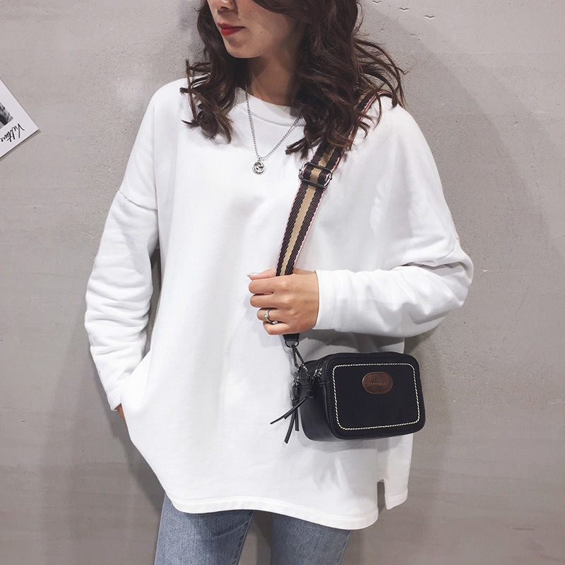 IELGY Out Wide Shoulder Strap High Texture Square Crossbody Bag Retro