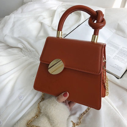 IELGY One-shoulder messenger women bag retro fashion comfortable portable chain small square