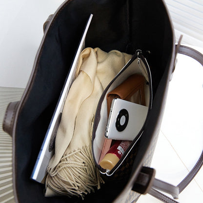 IELGY ladies fashion retro temperament printing large-capacity shoulder bag