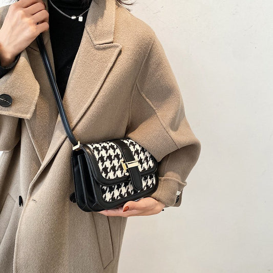 IELGY Western style simple houndstooth small square crossbody bag