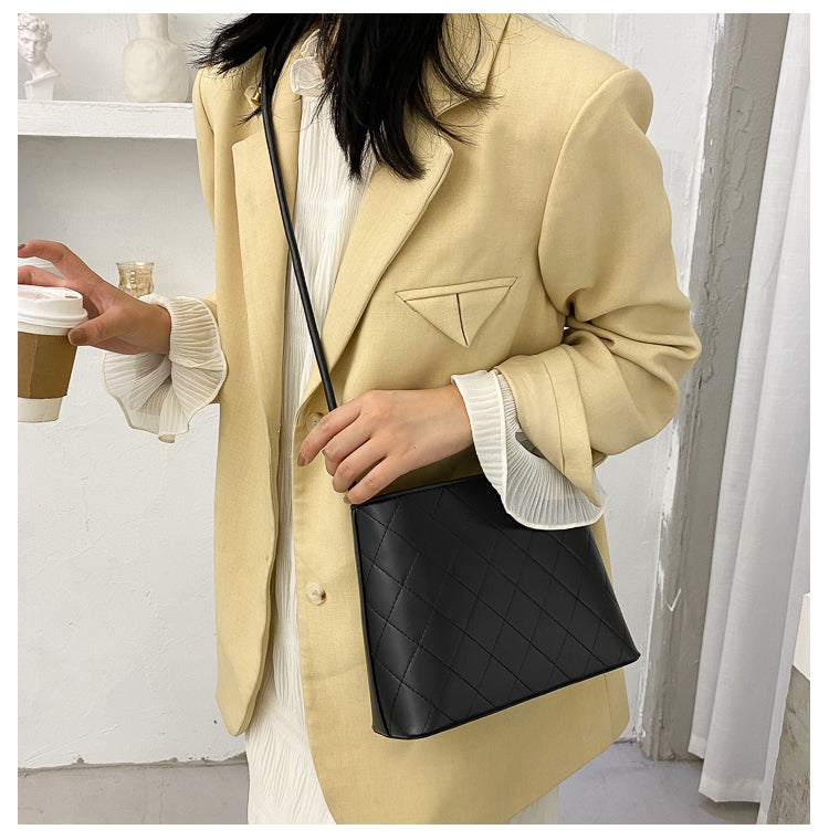 IELGY Women's bag solid color Retro All-matching one shoulder underarm bag rhombus popular fashion crossbody