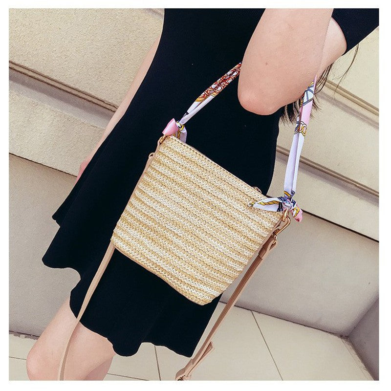 IELGY Straw shoulder slung portable beach vacation weave bucket bag