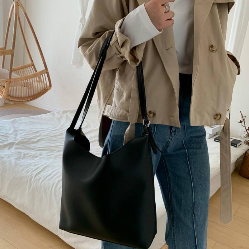 IELGY large-capacity bucket bag Korean style simple shoulder bag fashion all-match texture Messenger bag