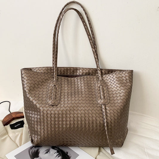 IELGY simple and versatile one-shoulder handbags fashion portable design sense of large capacity