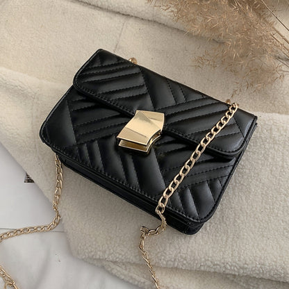 IELGY Korean version of the wild  chain shoulder bag simple fashion  square bag