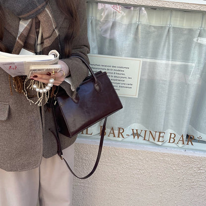 IELGY messenger bag women's Korean version niche retro oil wax leather portable casual all-match square bag