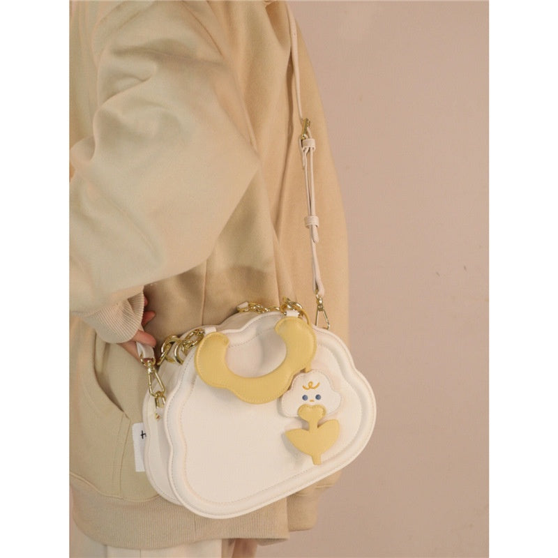 IELGY Niche all-match cream cloud cute messenger women's bag