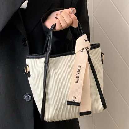 IELGY women's high-end niche commuter fashion messenger bag
