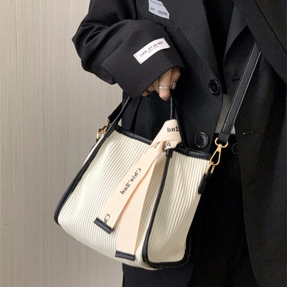 IELGY women's high-end niche commuter fashion messenger bag