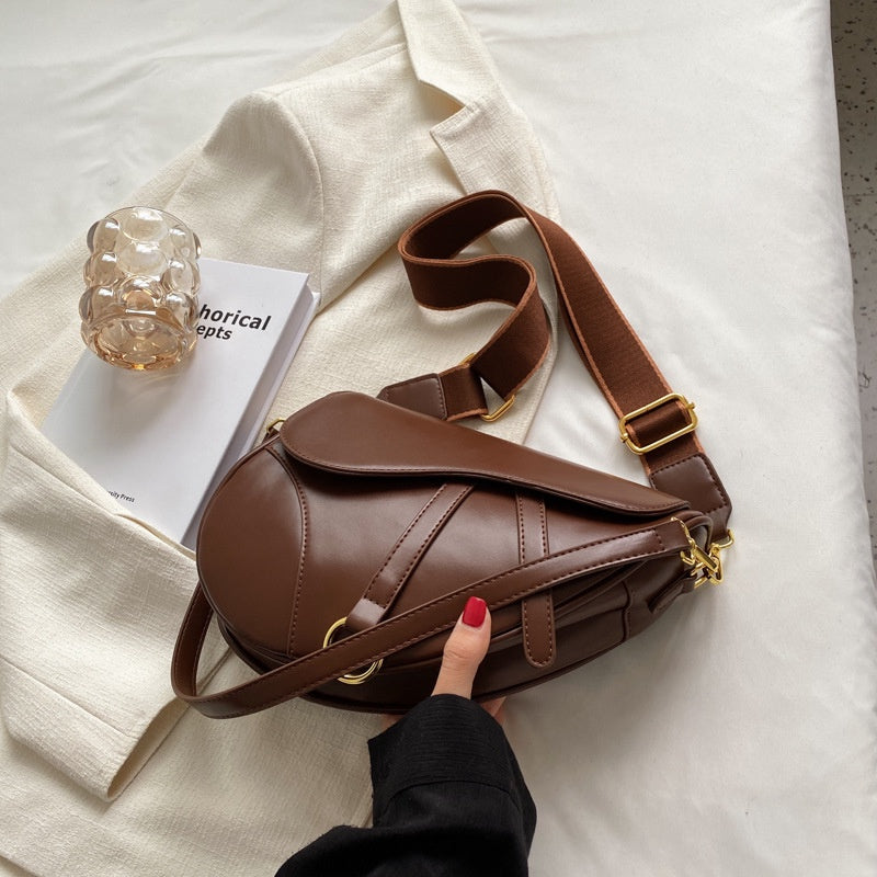 IELGY niche design messenger saddle bag women