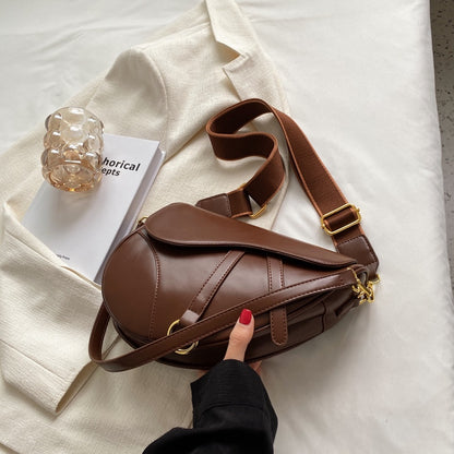 IELGY niche design messenger saddle bag women