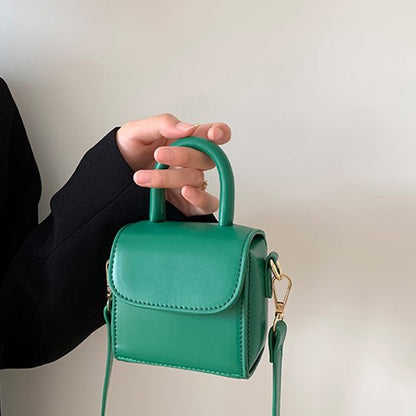 IELGY versatile fashion compact solid color magnetic buckle shoulder bag women