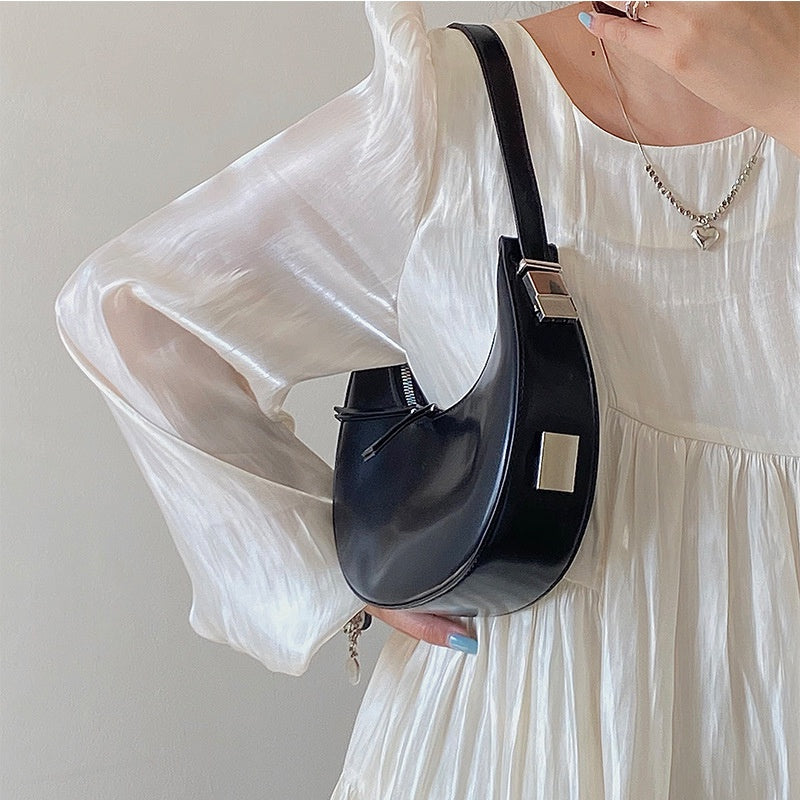 IELGY french niche design dark wind crescent all-match single shoulder bag women