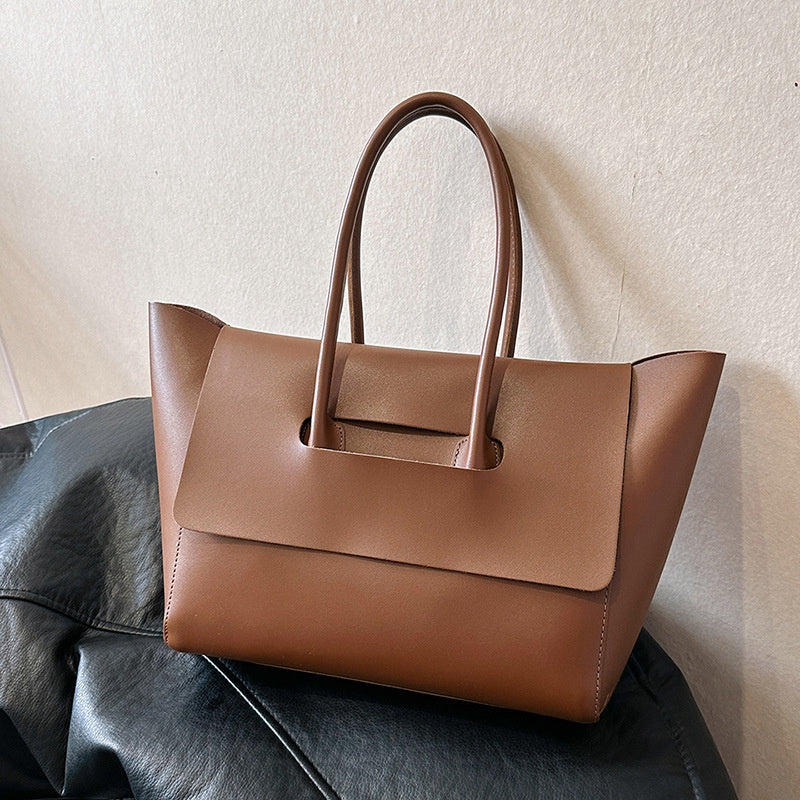 Ielgy Large Capacity Handbag Retro Commuter Tote Bag