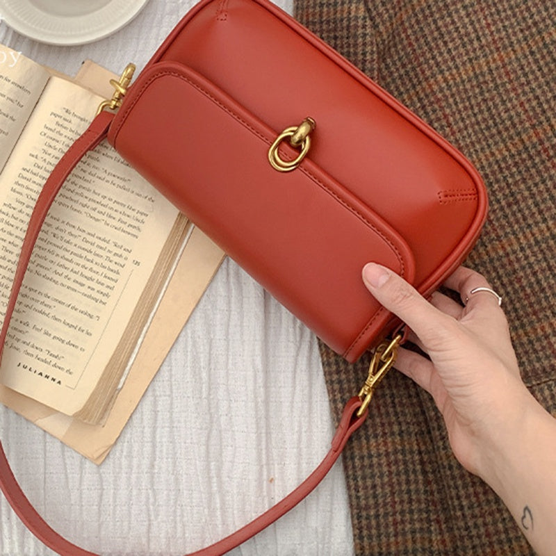 IELGY handbag women's retro armpit niche design high-end lock bag baguette