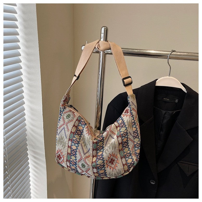 IELGY Large-Capacity Dumpling Bag Fashionable Messenger Bag