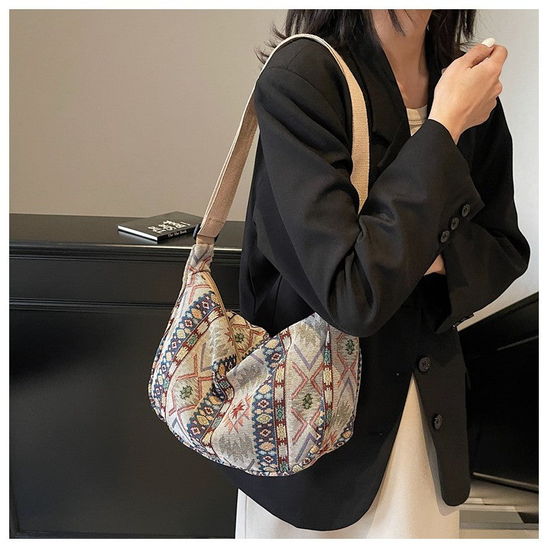 IELGY Large-Capacity Dumpling Bag Fashionable Messenger Bag