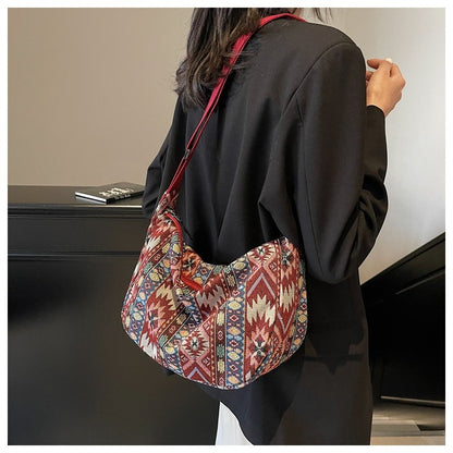 IELGY Large-Capacity Dumpling Bag Fashionable Messenger Bag