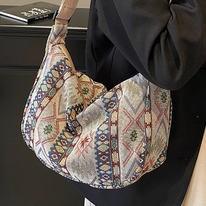 IELGY Large-Capacity Dumpling Bag Fashionable Messenger Bag