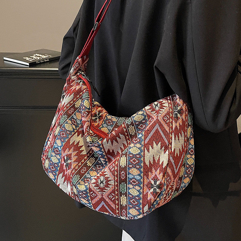 IELGY Large-Capacity Dumpling Bag Fashionable Messenger Bag