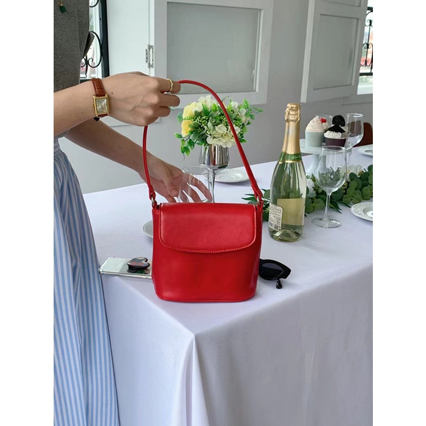 Ielgy Ladies All-Match Red One-Shoulder Messenger Bucket Bag