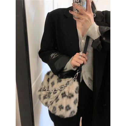 Ielgy Ladies Leopard Print Fur Bag Soft Plush Baguette Bag Fashionable All-Match Shoulder Messenger Bag