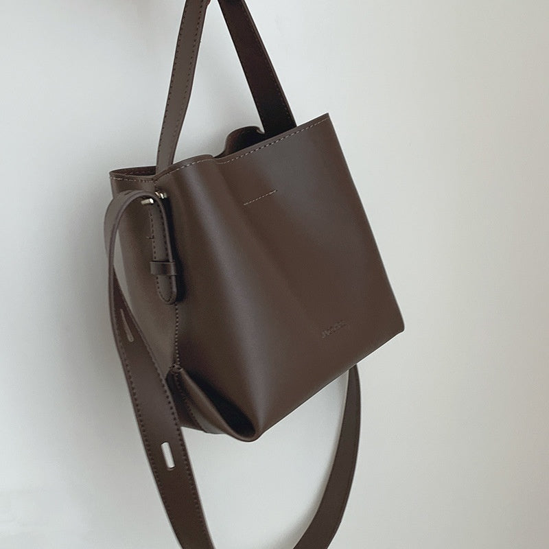 Ielgy Retro High-End Texture Underarm Large-Capacity Bucket Bag Wide Shoulder Strap One-Shou