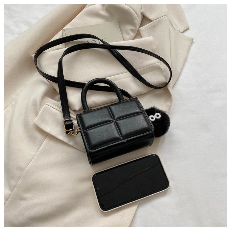 Ielgy Influencer Texture Bag Female Bag 2023 New Female Bag Summer Popular All-Match Messenger Bag Mini Portable Small Square Bag