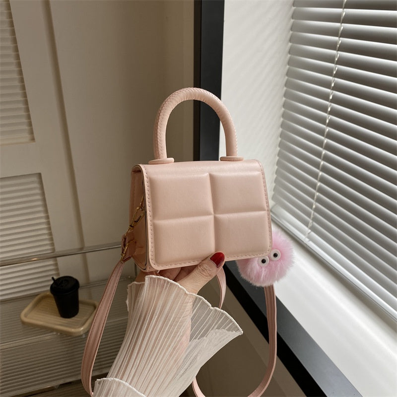 Ielgy Influencer Texture Bag Female Bag 2023 New Female Bag Summer Popular All-Match Messenger Bag Mini Portable Small Square Bag