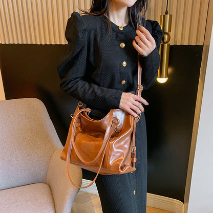 Ielgy Oil Leather Large-Capacity Messenger Bag All-Match Shoulder Commuter Fashion Tote Bag