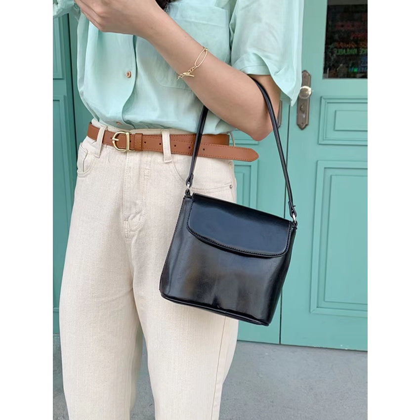 Ielgy Ladies All-Match Red One-Shoulder Messenger Bucket Bag