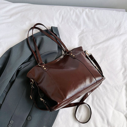 Ielgy Oil Leather Large-Capacity Messenger Bag All-Match Shoulder Commuter Fashion Tote Bag