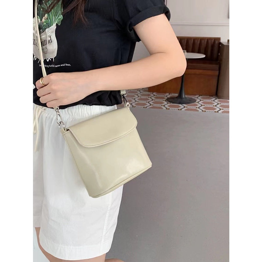 Ielgy Ladies All-Match Red One-Shoulder Messenger Bucket Bag